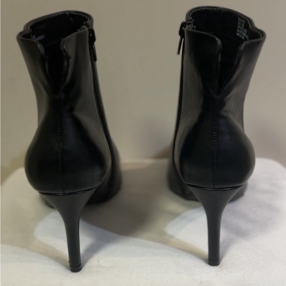 Kelly & Katie Black Eve Ankle Bootie - Picture 5 of 7